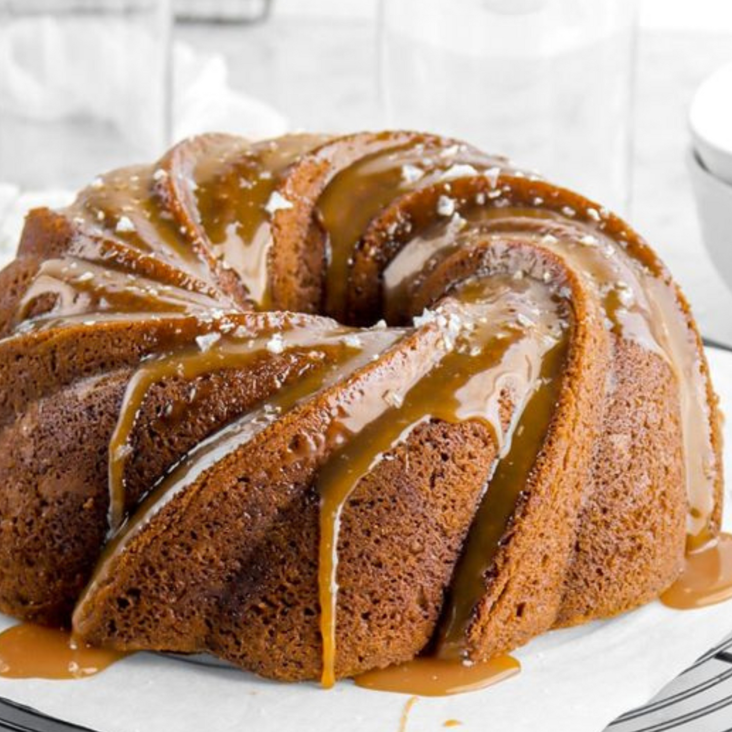 Cinnamon Apple Swirl Cake