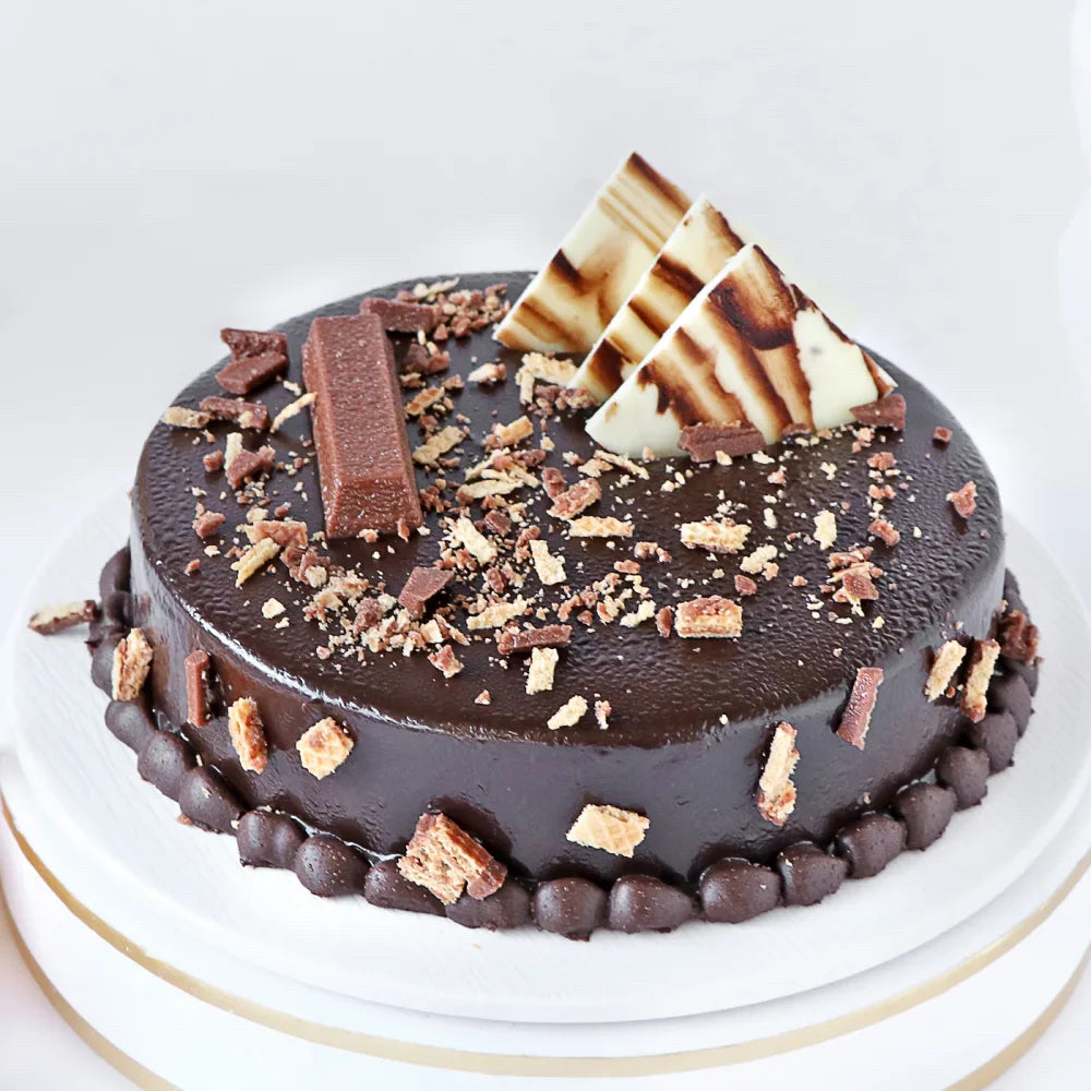 KitKat Crunch Chocolate Cake