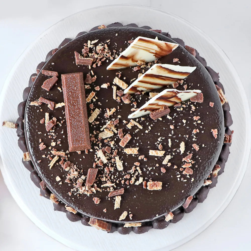 KitKat Crunch Chocolate Cake